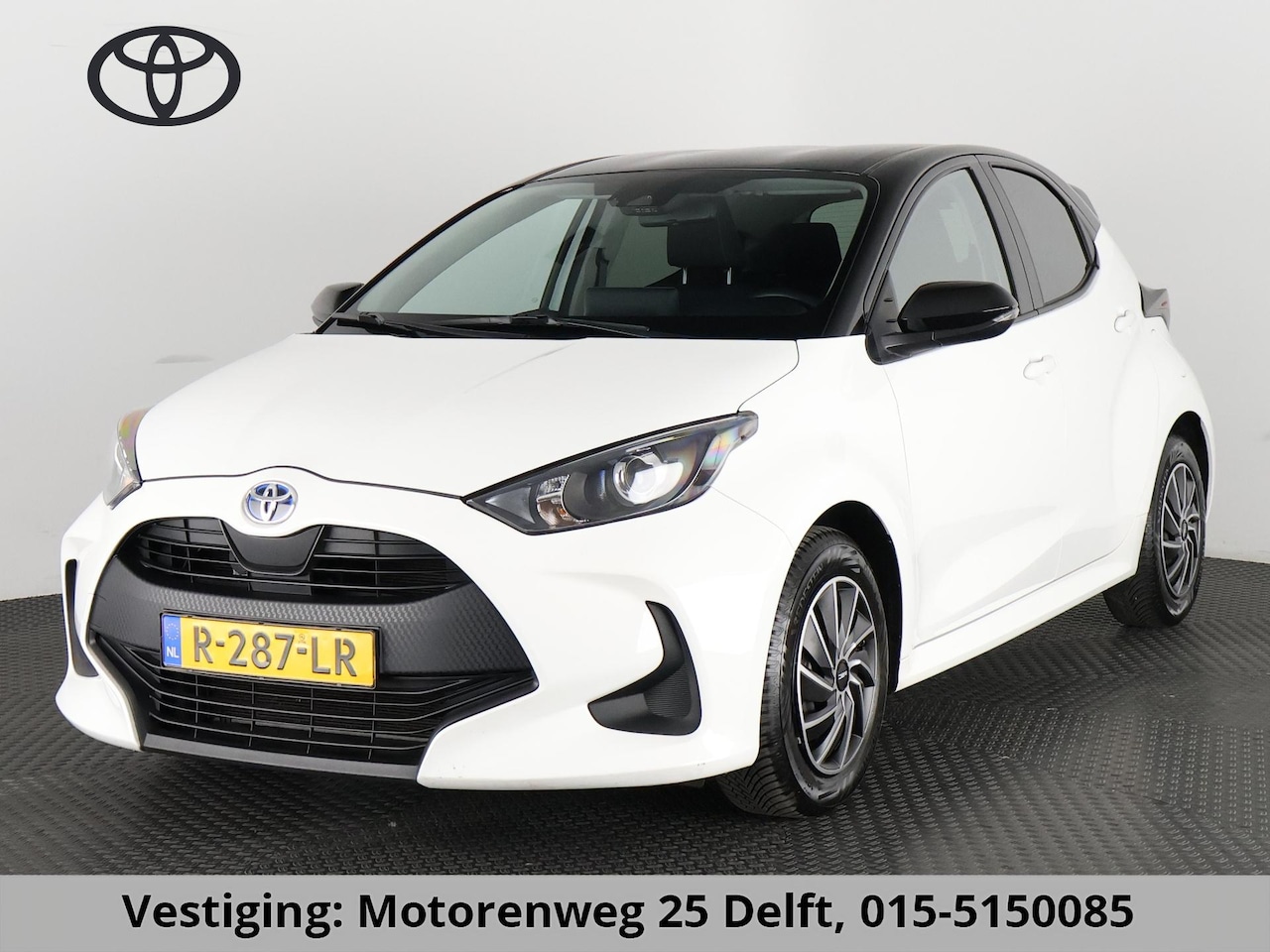 Toyota Yaris - 1.5 HYB 1e EIG GARANTIE TOT 11-2032* BLACK & WHITE BIJNA 2023. CLOUD NAVI.CLIMA.CRUISE - AutoWereld.nl