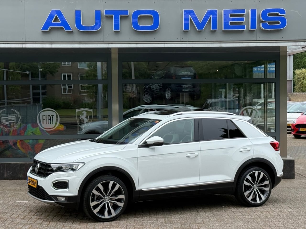 Volkswagen T-Roc - 2.0 TSI 4Motion Sport R-Line Pano NL-Auto NAP - AutoWereld.nl