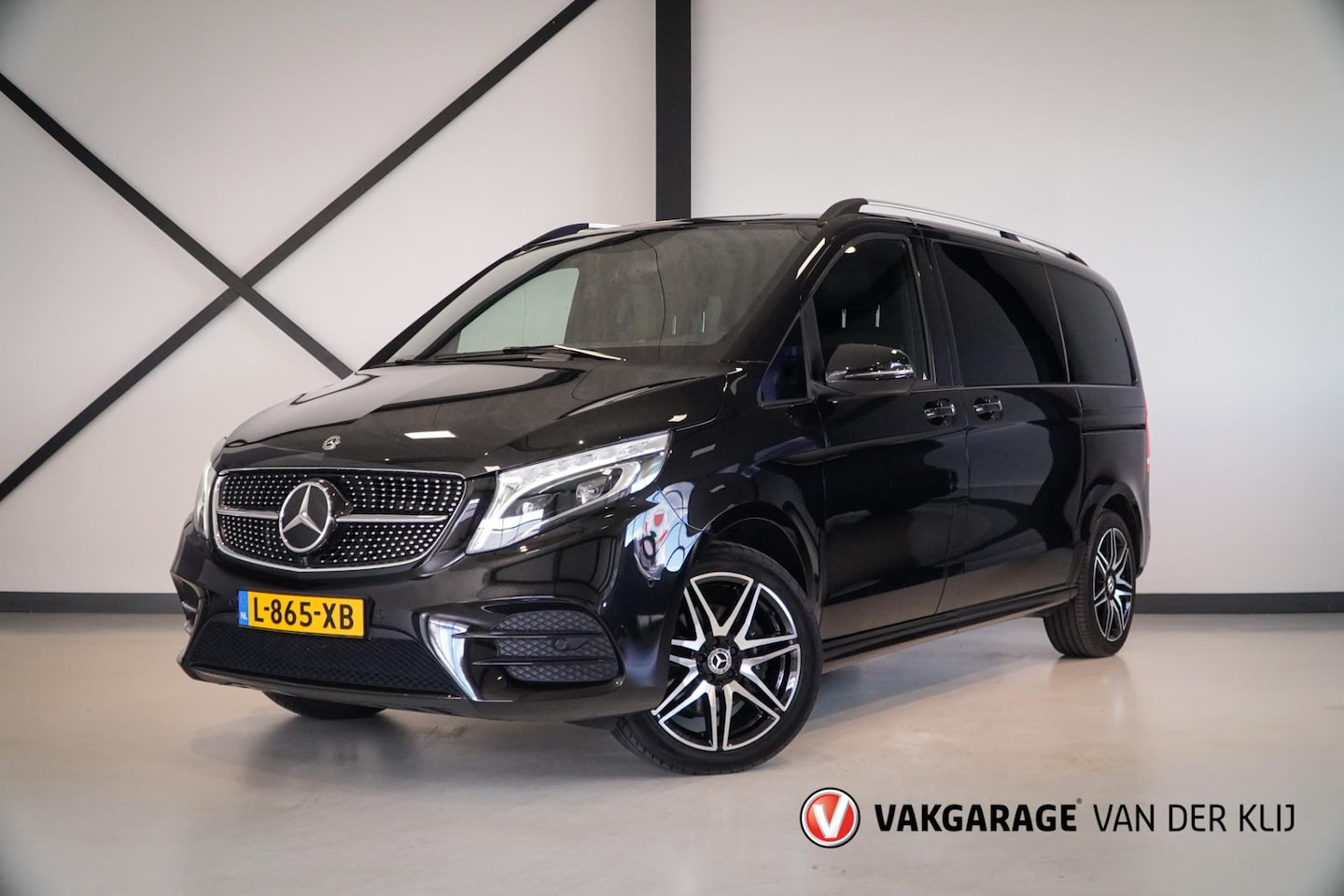 Mercedes-Benz V-klasse - 300d 4-MATIC AMG Line 7P | Incl. btw/bpm | Burmester | Leder | 2x Schuifdeur | Camera | Tr - AutoWereld.nl