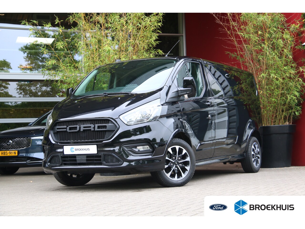 Ford Transit Custom - 320 2.0 TDCI L2H1 Sport 185PK | Trekhaak | Camera | Betimmering | Verlengde fabrieksgarant - AutoWereld.nl