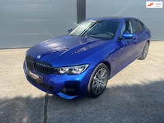 BMW 3-serie - 320e M pakket / Head-up / Schuifkanteldak / Stuurverwarming / adaptiev cruise