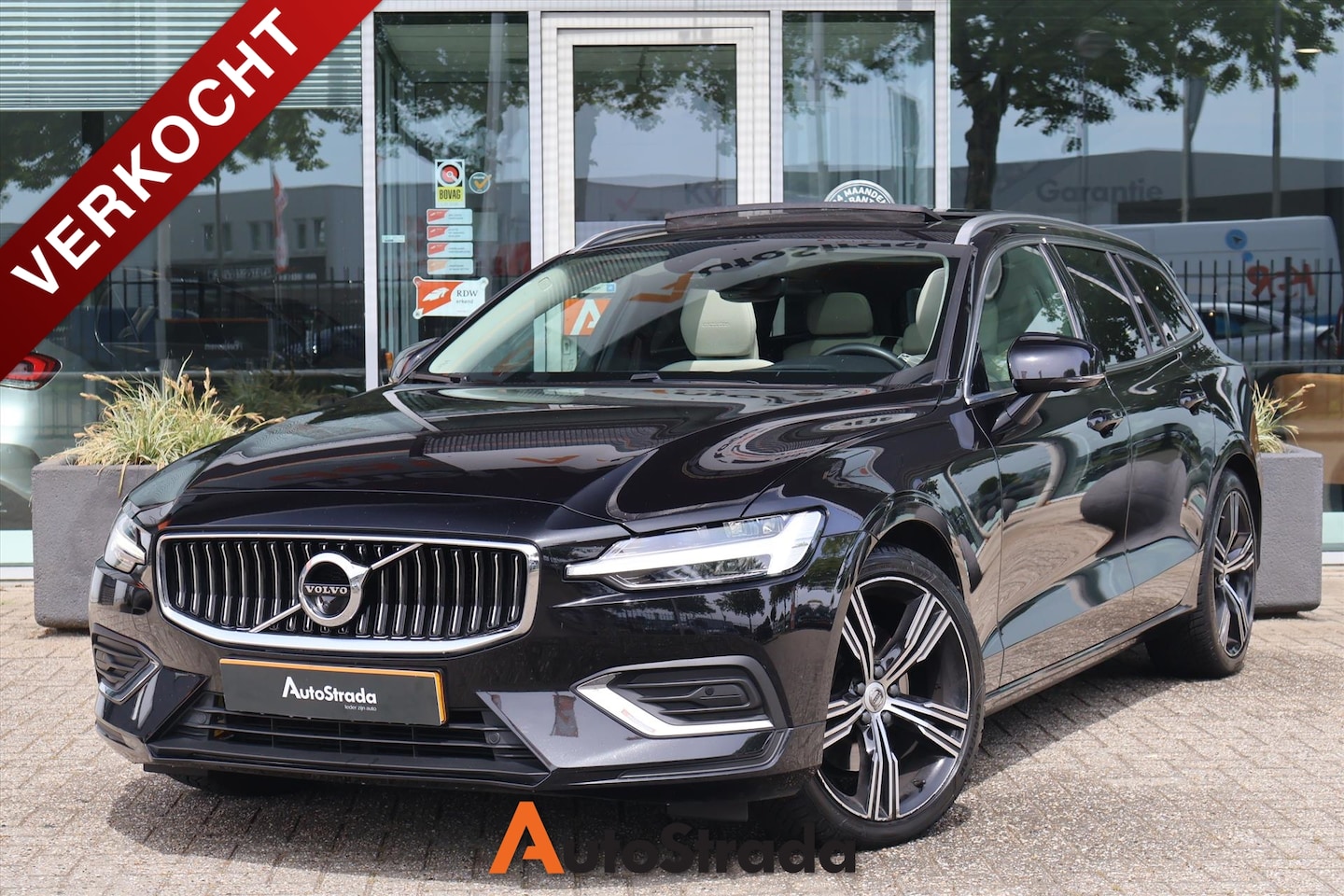 Volvo V60 - T4 Inscription 190pk | Pano | Leder | Harman/Kardon | Trekhaak | 360 Camera | Climate | Ad - AutoWereld.nl