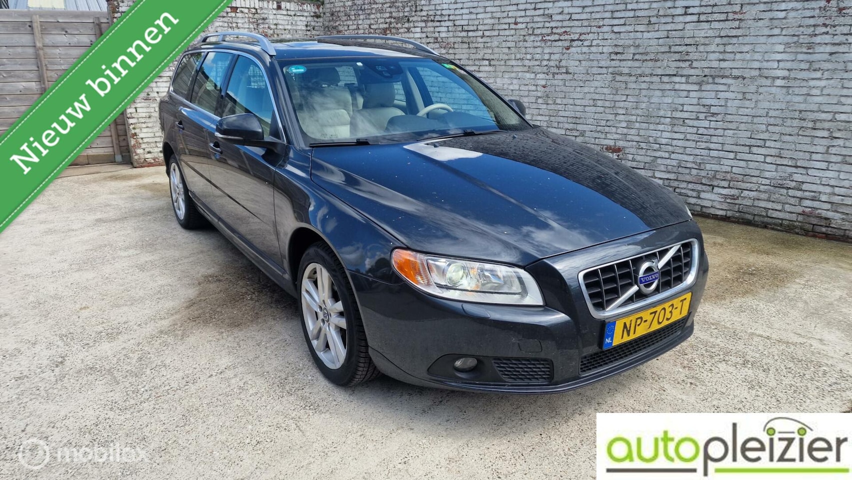 Volvo V70 - 2.0 D3 Kinetic 2.0 D3 Kinetic, Navi, leer, trekhaak 100% onderhoud - AutoWereld.nl