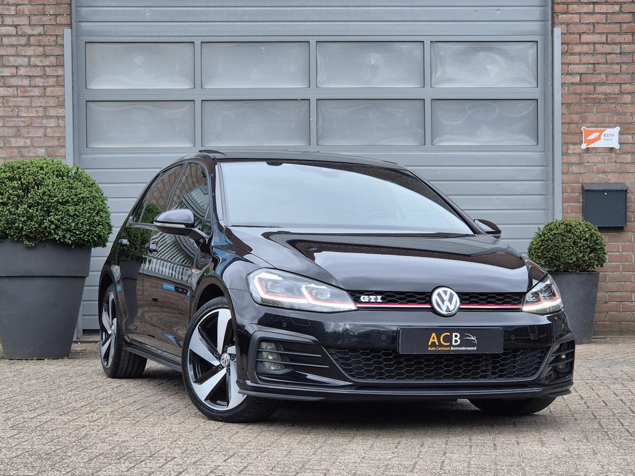 Volkswagen Golf - 2.0 TSI GTI Performance Automaat / 18 inch Velgen / Leder / Gereserveerd. - AutoWereld.nl