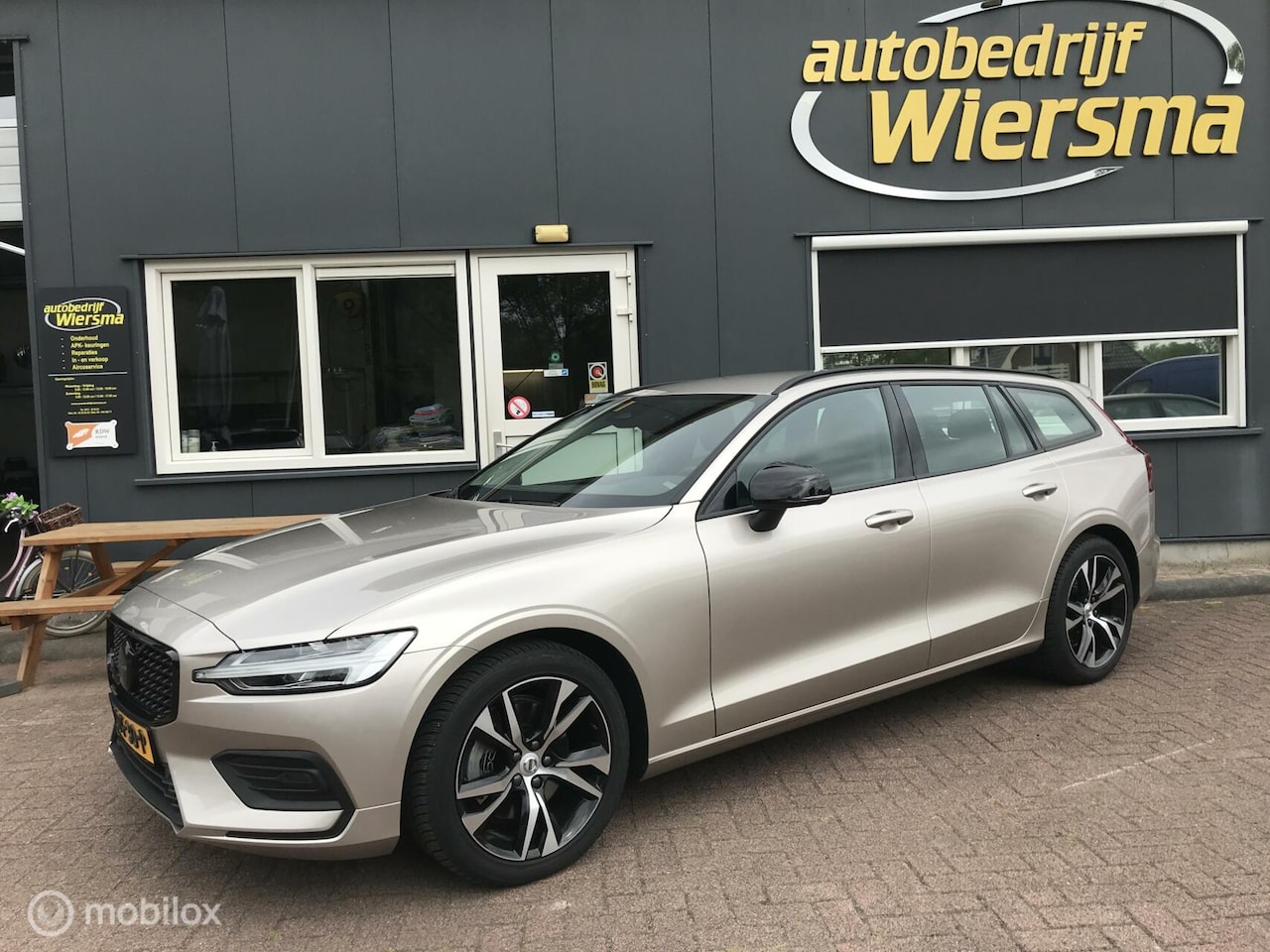 Volvo V60 - 2.0 B3 Plus Dark 2.0 B3 Plus Dark - AutoWereld.nl