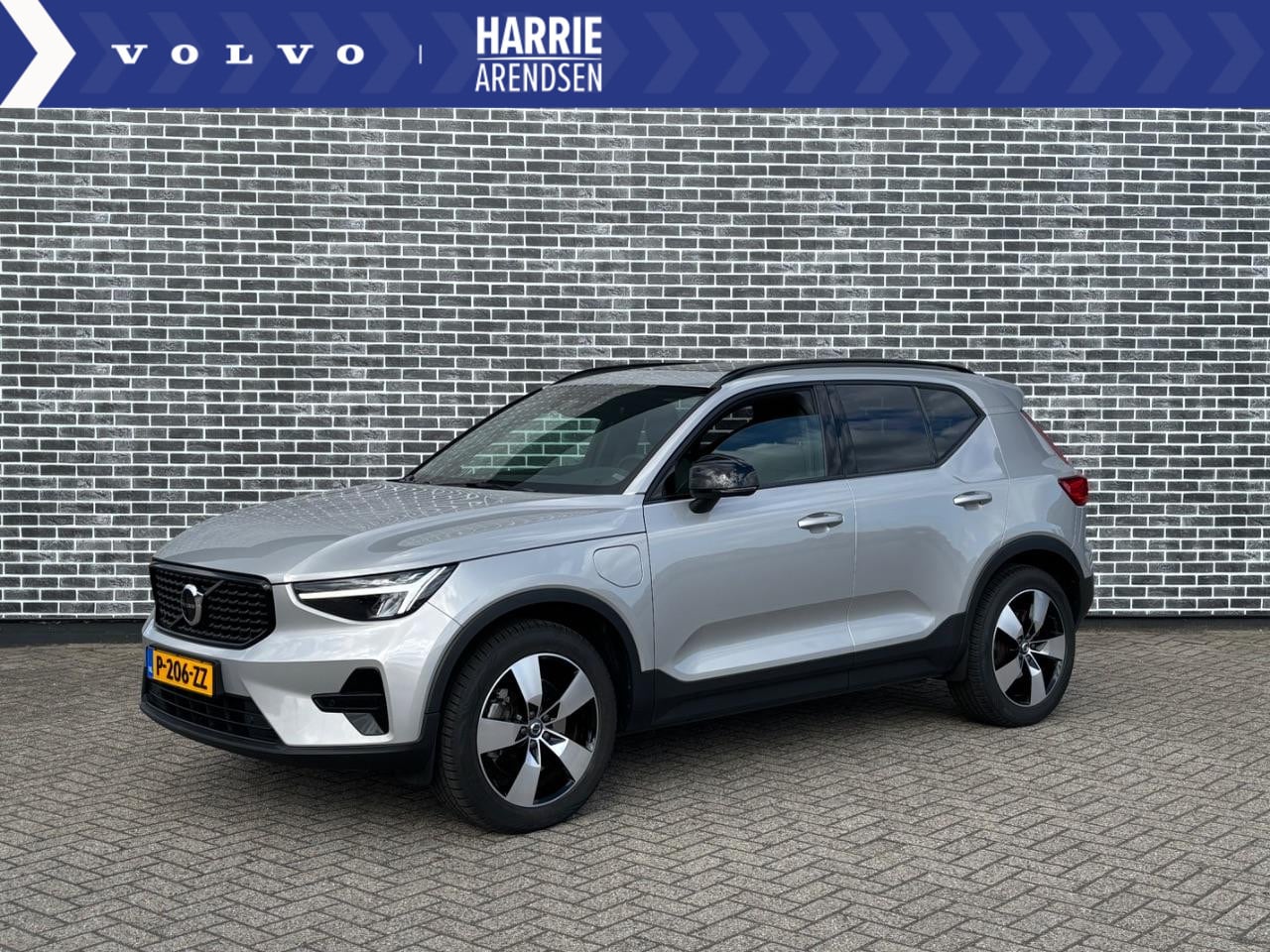 Volvo XC40 - 1.5 T4 Plug-in hybrid Plus Dark Adaptieve cruise control | Blis | Elektrisch/panorama dak - AutoWereld.nl