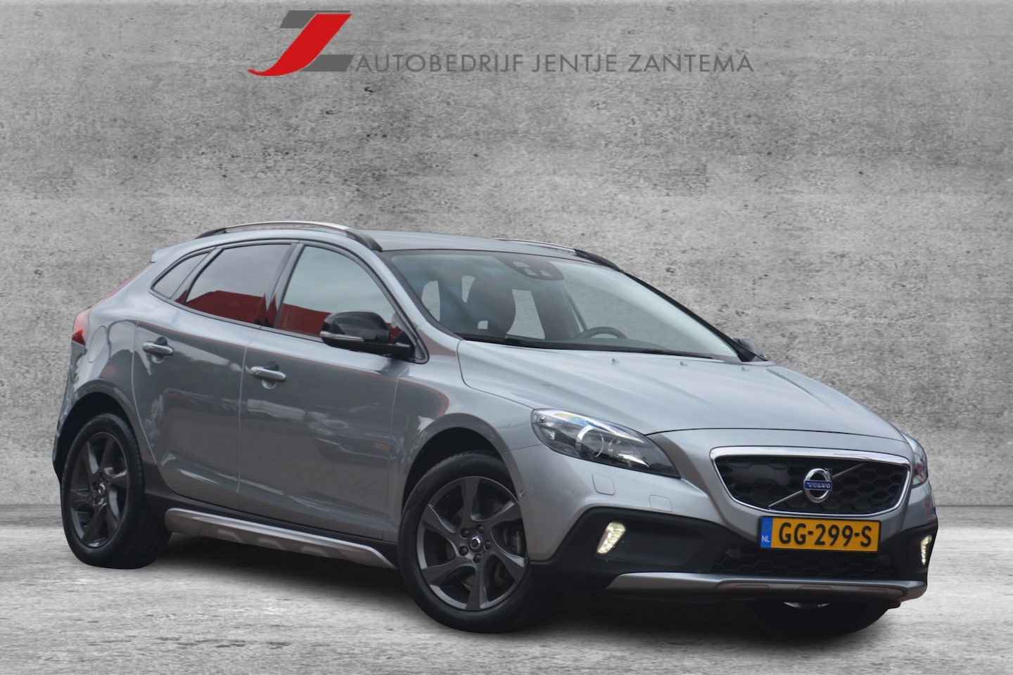 Volvo V40 Cross Country - 2.0 D2 Summum | Panoramadak | Camera | BLIS | Stoelverwarming | NL auto!! | - AutoWereld.nl