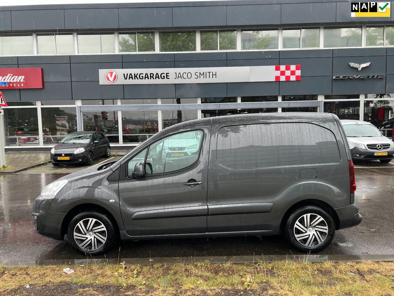 Citroën Berlingo - 1.6 BlueHDI 100 Business S&S - AutoWereld.nl