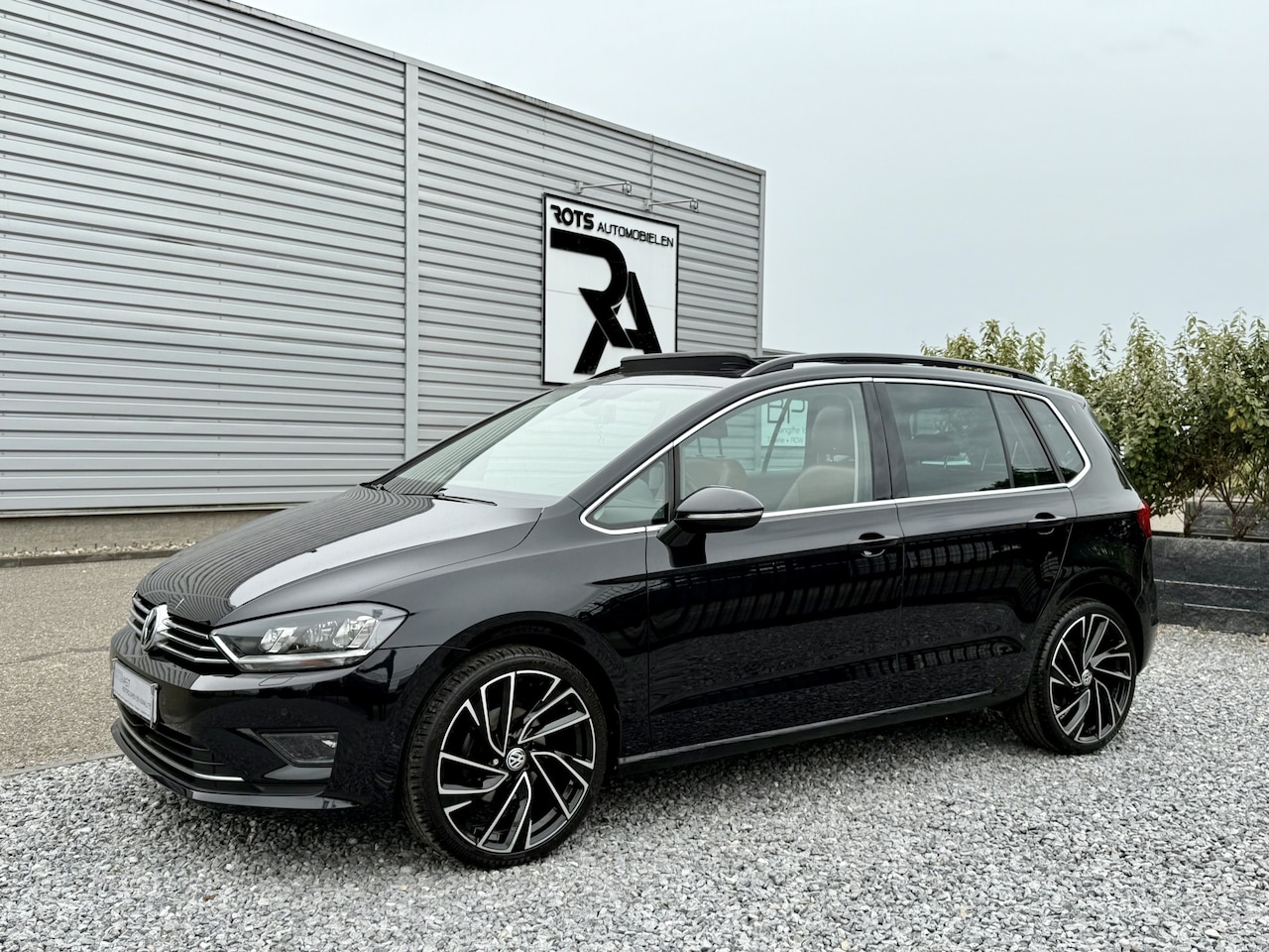 Volkswagen Golf Sportsvan - 1.4 TSI Highline DSG Pano|Leer|Xenon|PDC Zwart - AutoWereld.nl