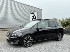 Volkswagen Golf Sportsvan - 1.4 TSI Highline DSG Pano|Leer|Xenon|PDC Zwart