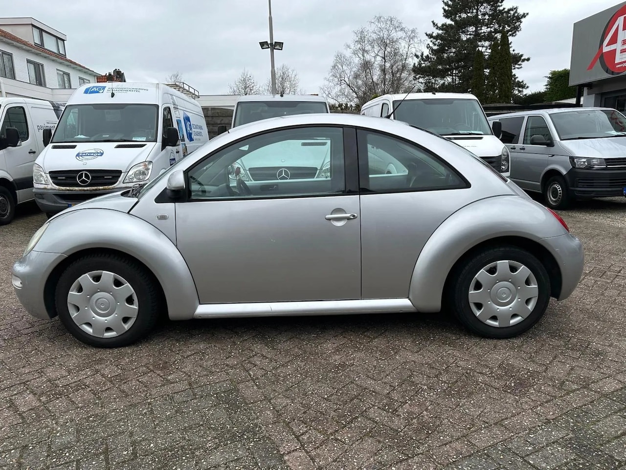 Volkswagen New Beetle - 2.0,85kw/115pk,144650km,Airco:1595,- - AutoWereld.nl