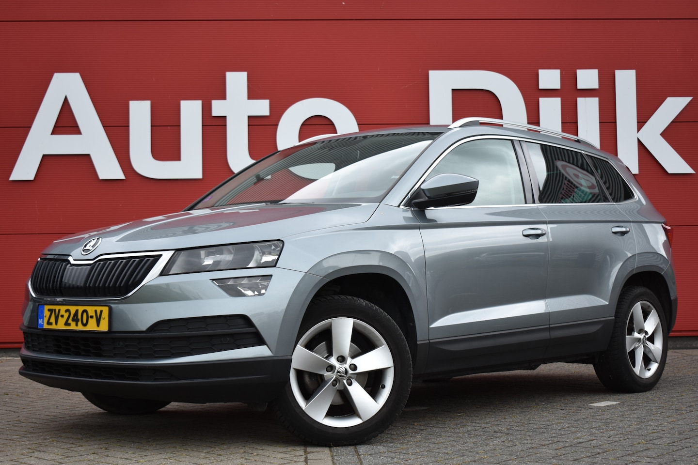 Skoda Karoq - 1.0 TSI Ambition Business DSG | Carplay | Trekhaak | Navi | Clima | Cruise | DAB | PDC V+A - AutoWereld.nl