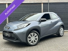 Toyota Aygo X - 1.0 VVT-i S-CVT AUTOMAAT Envy Clima / Camera / Carplay / 14.315 KM / nov 2024