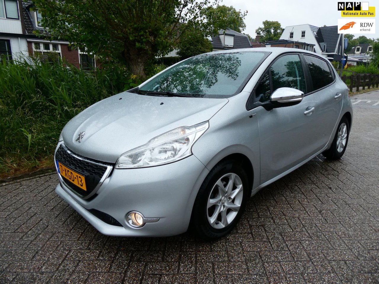 Peugeot 208 - 1.2 VTi Style 5-deurs Airco Cruise Navi Trekhaak 1150kg. - AutoWereld.nl