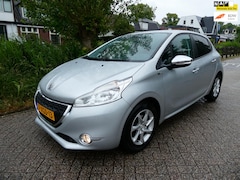 Peugeot 208 - 1.2 VTi Style 5-deurs Airco Cruise Navi Trekhaak 1150kg