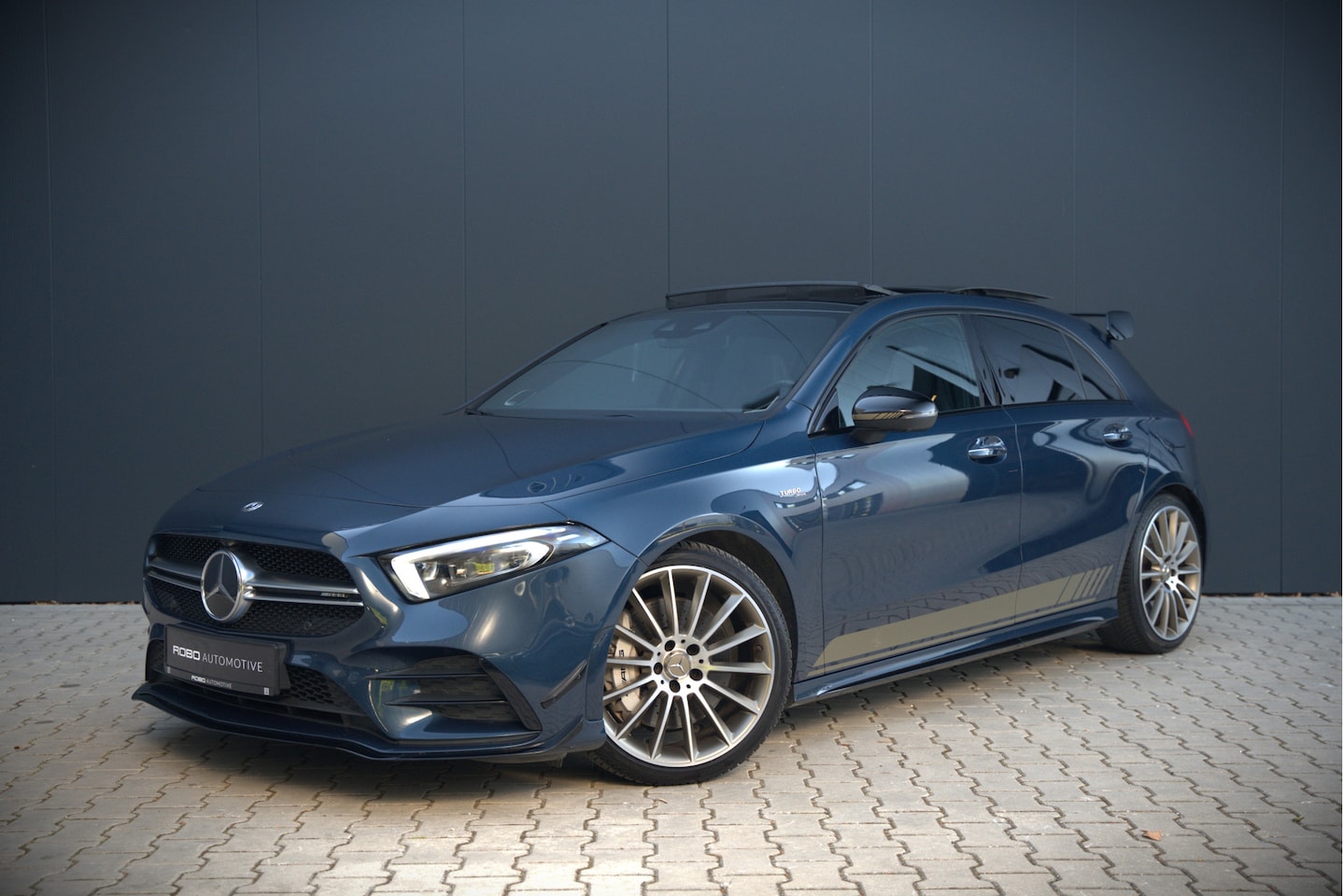 Mercedes-Benz A-klasse - AMG 35 4MATIC Edition 1 | Panoramadak | Burmester | AMG Performance Recaro stoelen | Stoel - AutoWereld.nl