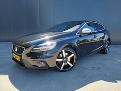 Volvo V40 - 1.5 T3 AUTOMAAT Polar+ Sport R DESIGN PANO DAK NAVI CRUISE ECC A TREKHAAK