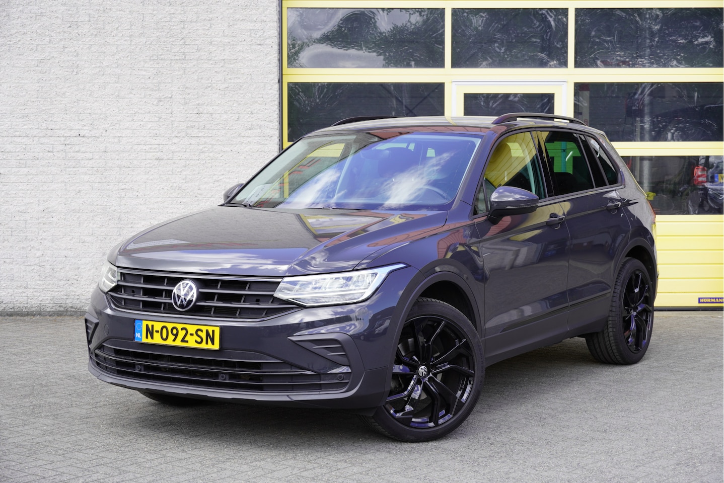 Volkswagen Tiguan - 1.5 TSI Life BJ2022 Lmv 20" | Led | Pdc | Navi | App-Connect | Climate control | Cruise co - AutoWereld.nl