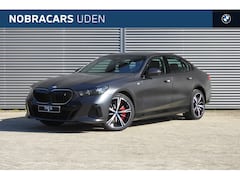 BMW i5 - eDrive40 M Sport Automaat / Bowers & Wilkins / Adaptieve LED / Stoelventilatie / Comfort A