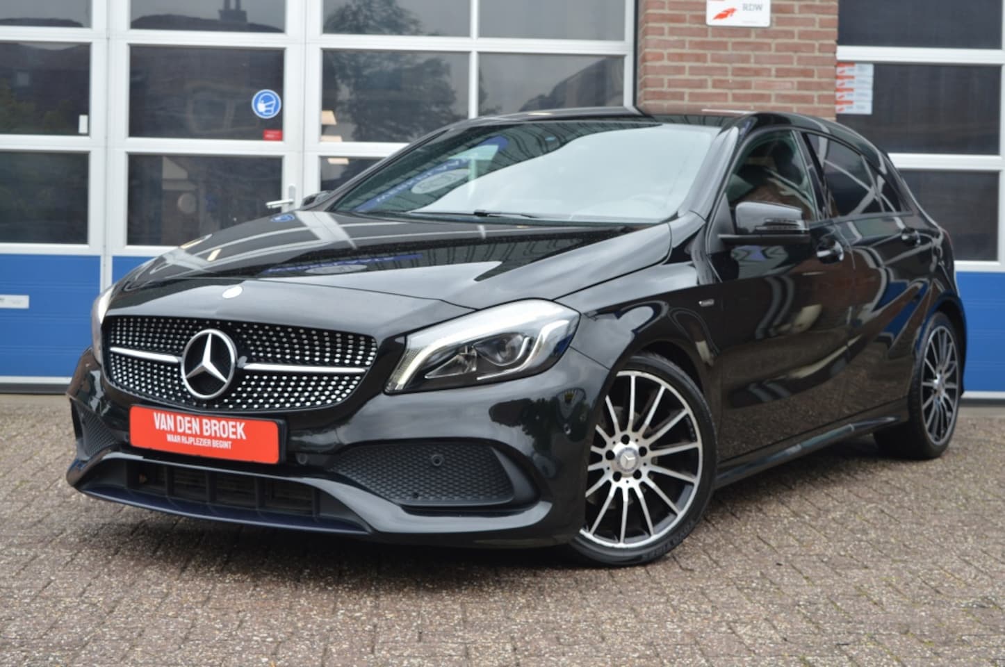 Mercedes-Benz A-klasse - 160 AMG AUT- NAVI - CAMERA - PDC - CRUISE - AutoWereld.nl