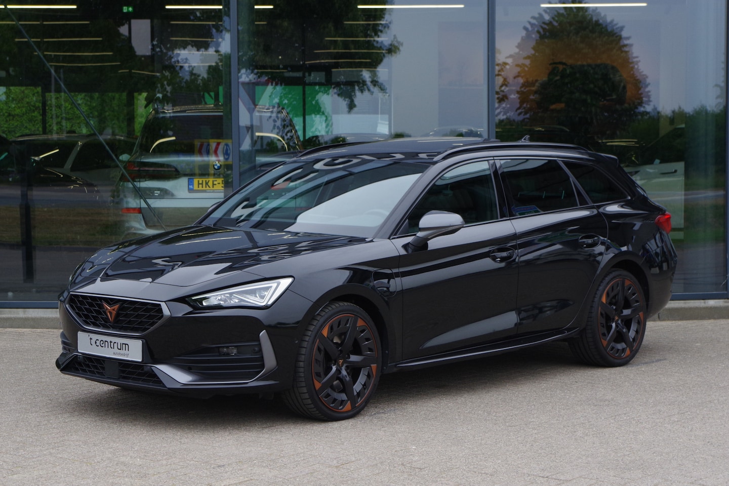 CUPRA Leon Sportstourer - 1.4 e-Hybrid 245 PK VZ Copper Edition PHEV, Panoramadak, Camera, 19" LM, Adap. Cruise Cont - AutoWereld.nl