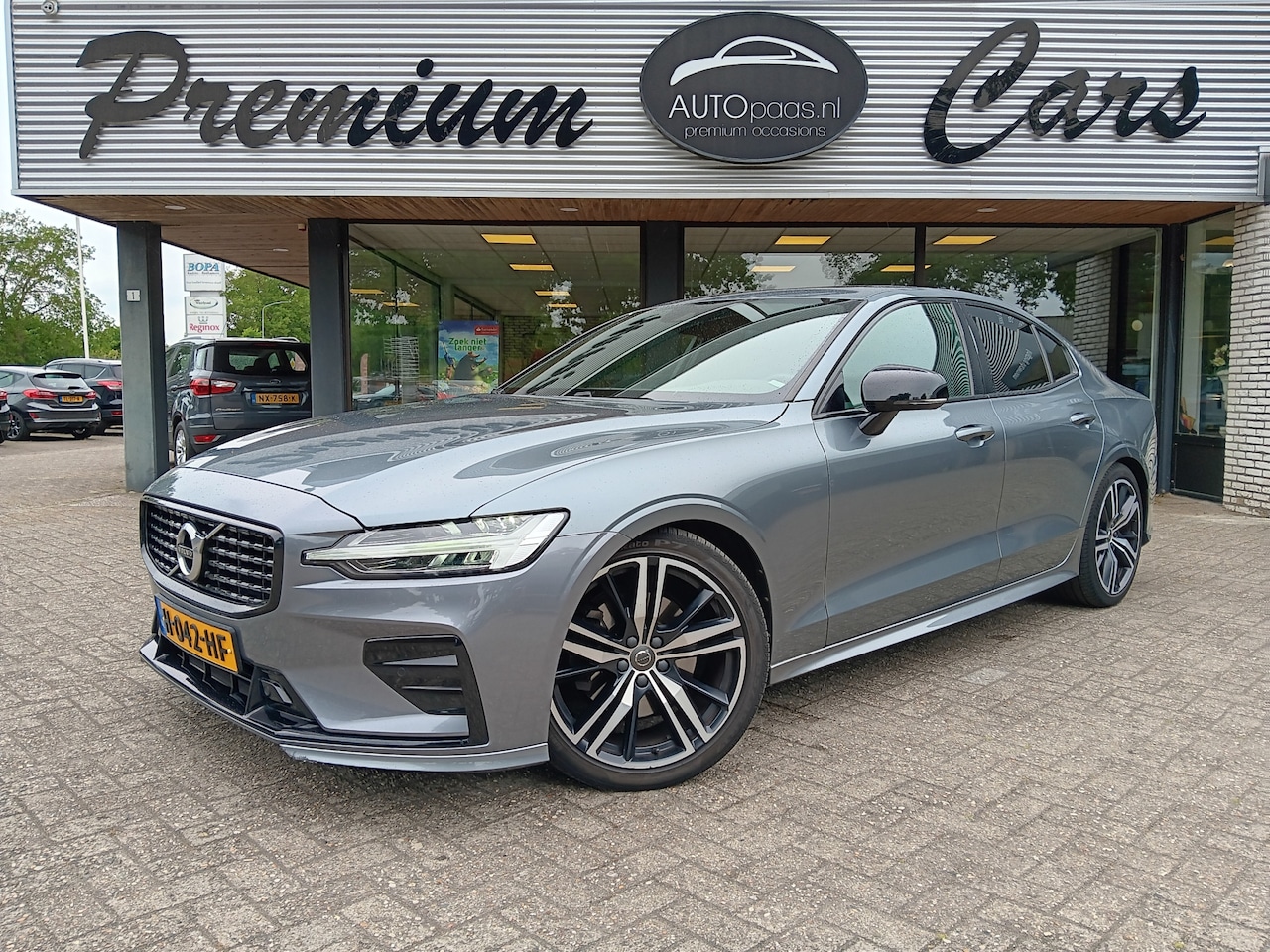 Volvo S60 - 2.0 T4 R-Design|PANO|HARMAN KARDON|AUTOMAAT|1ste Eig - AutoWereld.nl