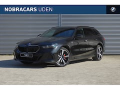 BMW 5-serie Touring - 530e M Sport Automaat / Trekhaak / Adaptieve LED / Parking Assistant Plus / Comfort Access