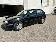 Volkswagen Golf - 1.6 Trendline AIRCO