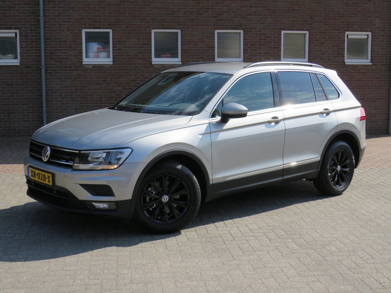 Volkswagen Tiguan - 1.5 TSI 150Pk DSG ACT Comfortline EXE * Rijklaarprijs incl. garantie * Automaat * Parkeers - AutoWereld.nl