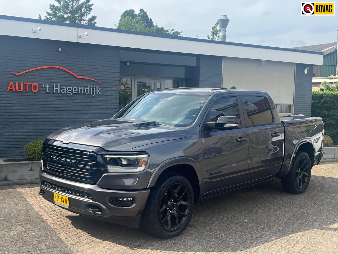 Dodge Ram 1500 - 5.7 V8 Laramie Night LPG pano trekh NAP - AutoWereld.nl
