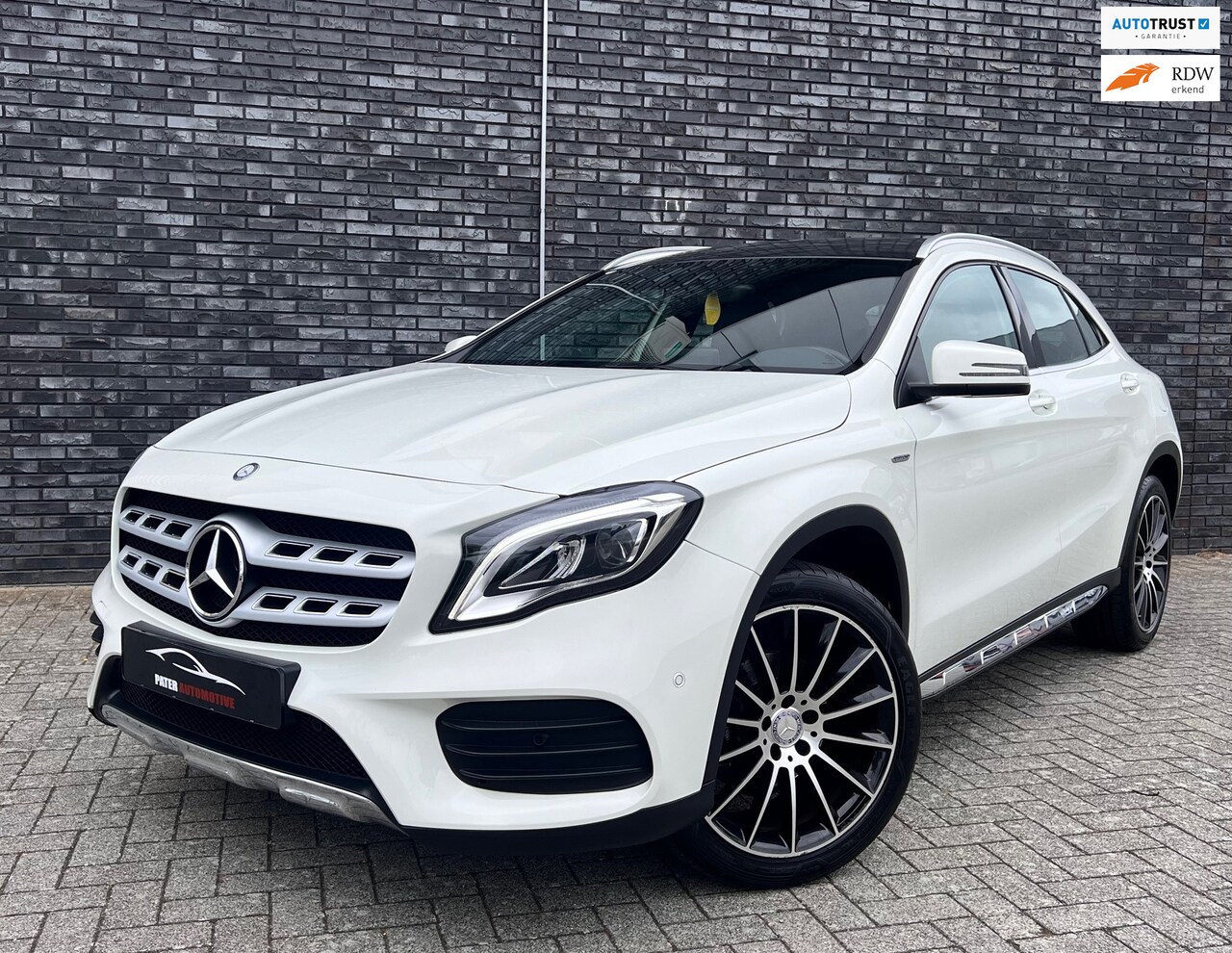 Mercedes-Benz GLA-Klasse - 180 Edition One AMG AppleCarplay|Camera|Cruise|Navi Groot|19 Inch|AMG Pakket|Edition One|L - AutoWereld.nl