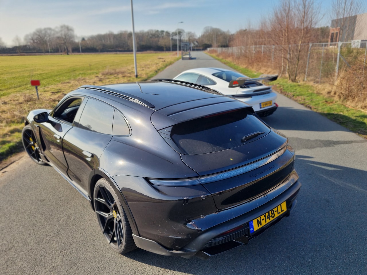 Porsche Taycan Cross Turismo - Turbo S 93 kWh Cross Turismo Turbo S Taycan - Vossen 22 inch - AutoWereld.nl