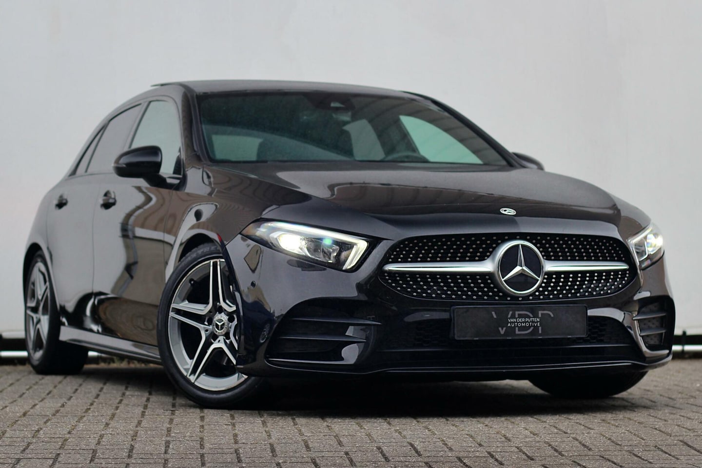 Mercedes-Benz A-klasse - 200 Business Solution AMG |Orig. NL| Pano - AutoWereld.nl