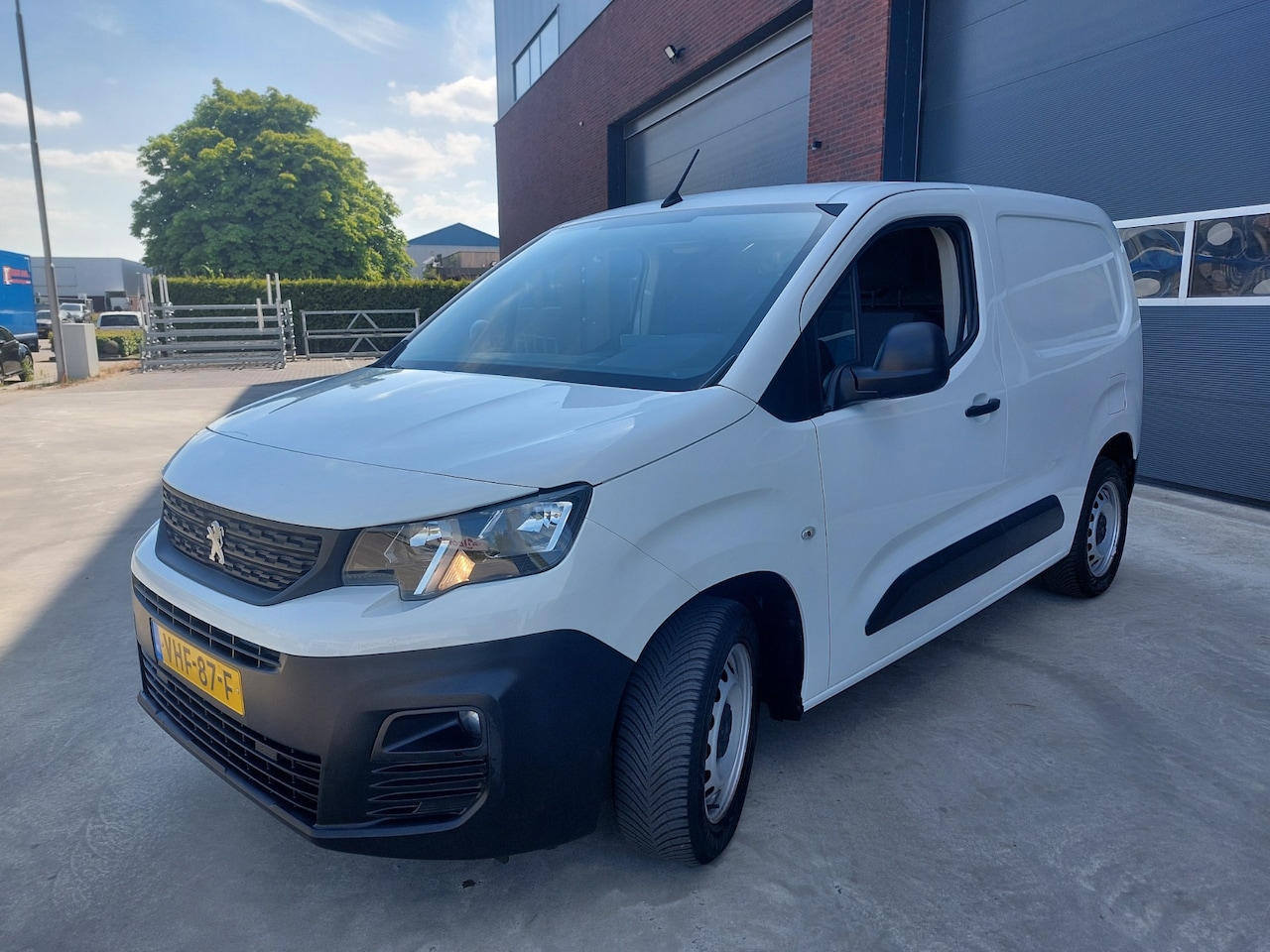 Peugeot Partner - 1.5 BlueHDI Premium AIRCO/Schuifdeur - AutoWereld.nl