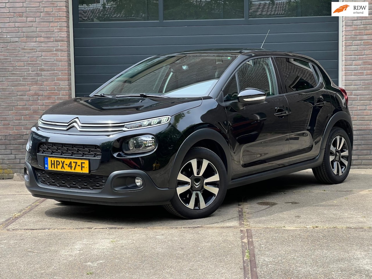 Citroën C3 - Shine 110pk Automaat | Panoramadak | Stoelverwarming - AutoWereld.nl