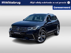 Volkswagen Tiguan - 1.5 TSI 150PK DSG R-Line / Digital Cockpit Pro / Parkeersensoren vóór en achter / Getint G