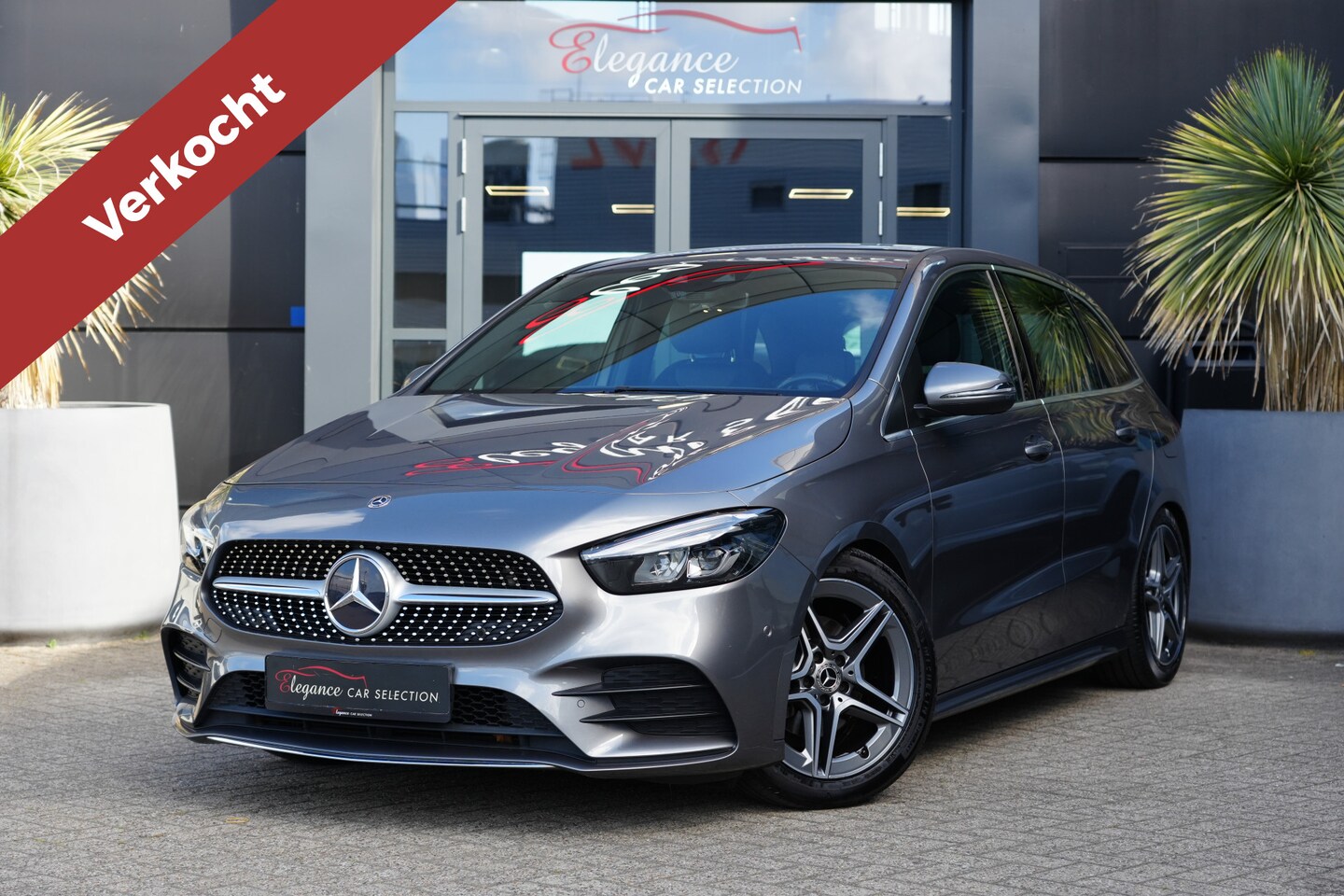 Mercedes-Benz B-klasse - 180 Business Solution AMG 136pk Navigatie/Stoelverwarming/Camera - AutoWereld.nl
