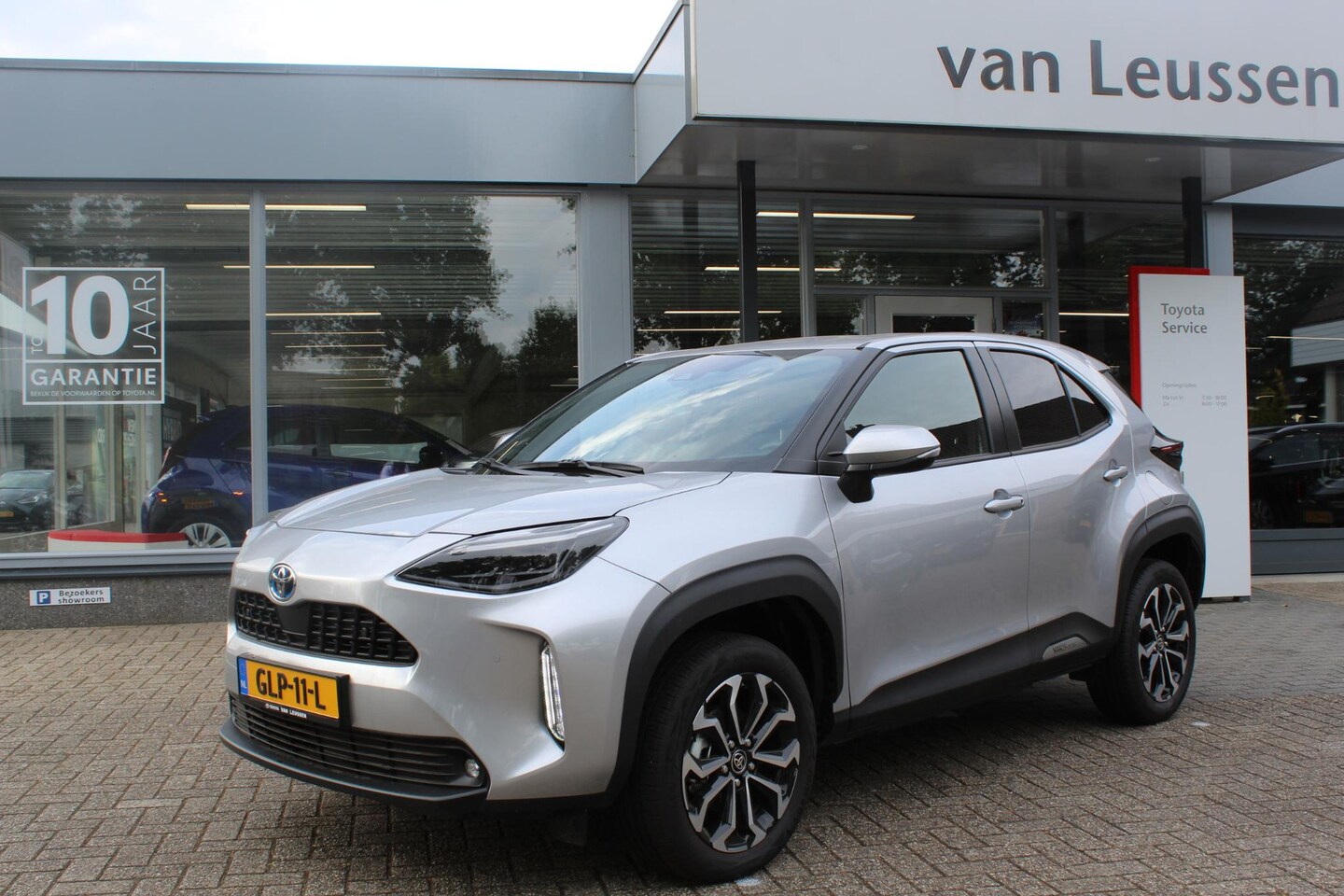 Toyota Yaris Cross - 1.5 HYBRID DYNAMIC + STOEL/STUURVERW PARK-SENSOREN APPLE/ANDROID CLIMA AD-CRUISE 17" LM-VE - AutoWereld.nl