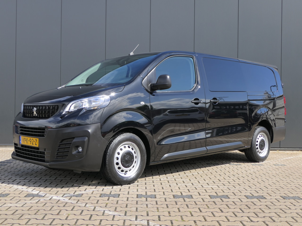 Peugeot Expert - 2.0 BlueHDI 145 Long Premium | Dubbele Cabine | Dubbele schuifdeur | 6-Persoons! | Camera - AutoWereld.nl