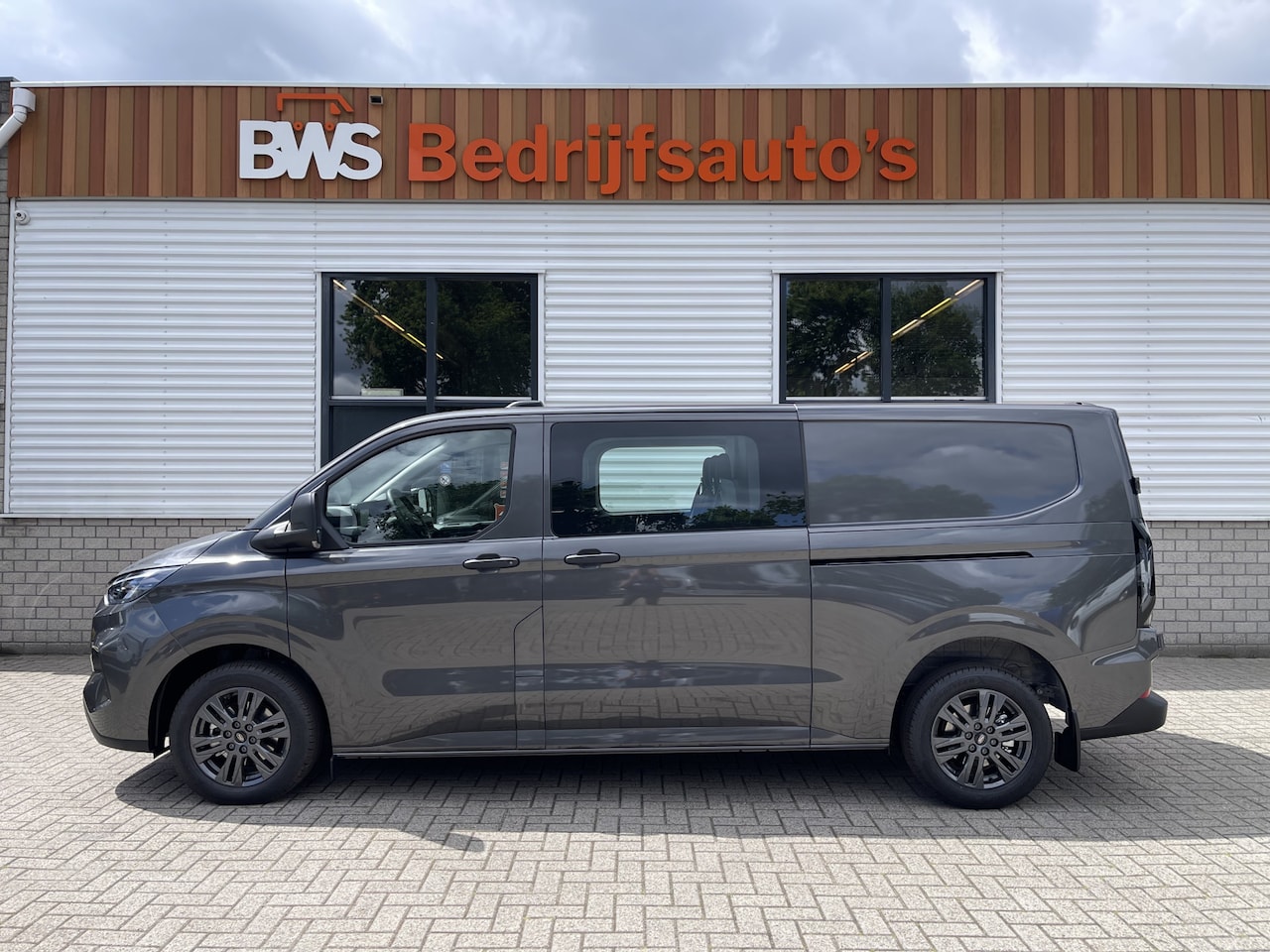 Ford Transit Custom - 320 2.0 TDCI L2H1 Trend originele Ford DC 5 persoons / vaste prijs rijklaar € 43.650 ex bt - AutoWereld.nl
