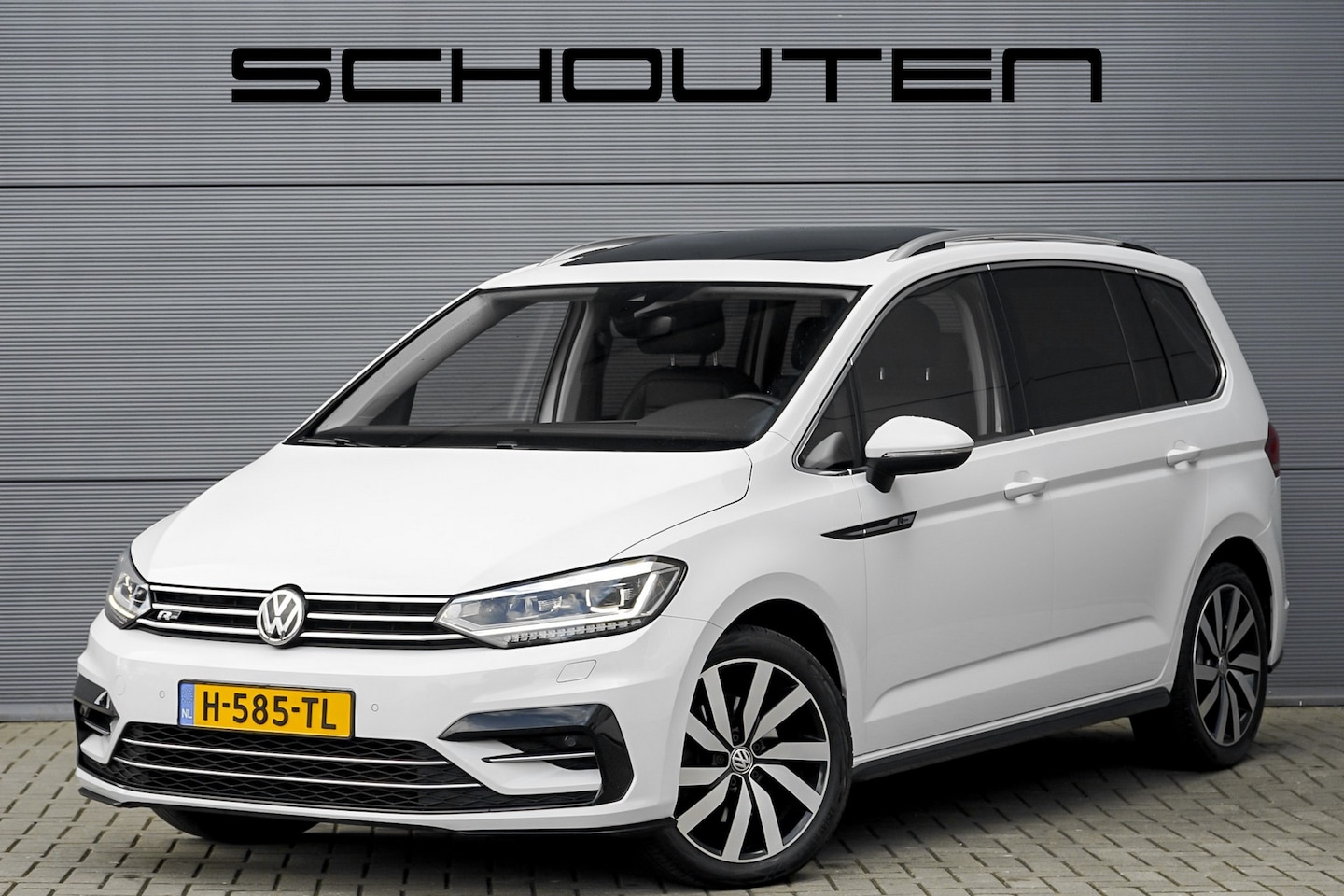 Volkswagen Touran - 1.4 TSI Highline R-Line 7p Pano Leder 18 Inch - AutoWereld.nl