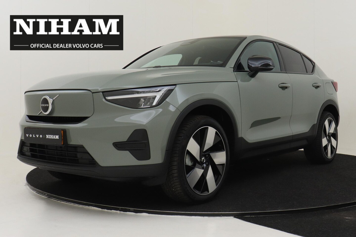 Volvo C40 - SINGLE MOTOR PLUS 69 kWh -PANO.DAK|20"|GETINT.GLAS|CAMERA|CLIMATE - AutoWereld.nl