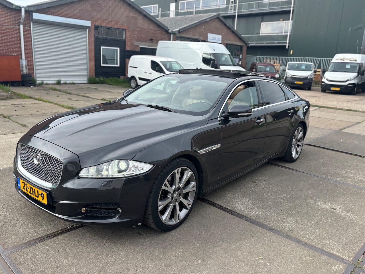 Jaguar XJ - 3.0 V6D Premium Luxury LWB Panorama - AutoWereld.nl