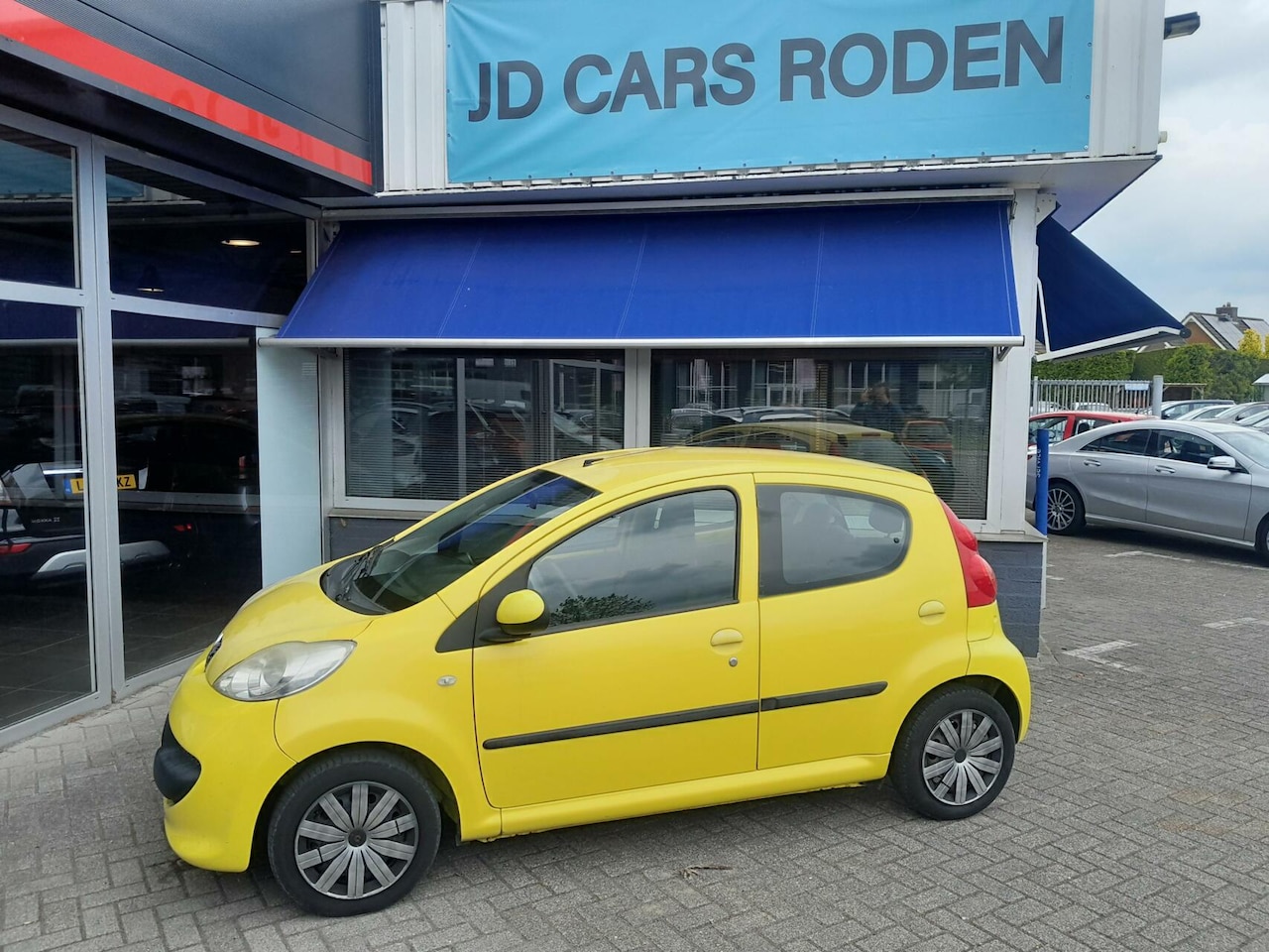 Peugeot 107 - 1.0-12V XR luxe! 5drs! Apk 2-2026! - AutoWereld.nl