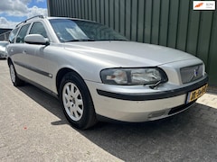 Volvo V70 - 2.4 Comfort Line Automaat met Nieuwe APK