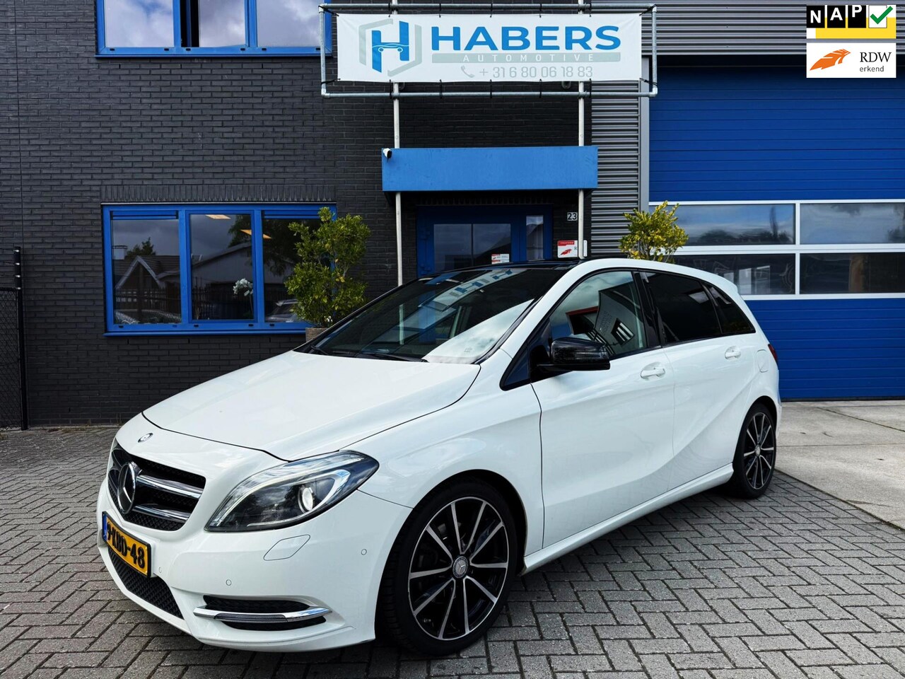 Mercedes-Benz B-klasse - 180 Ambition 122PK|Origineel NL|Navi|Kantel/Schuifdak|PDC|Xenon\Led|AMG Pakket|Cruise|Half - AutoWereld.nl