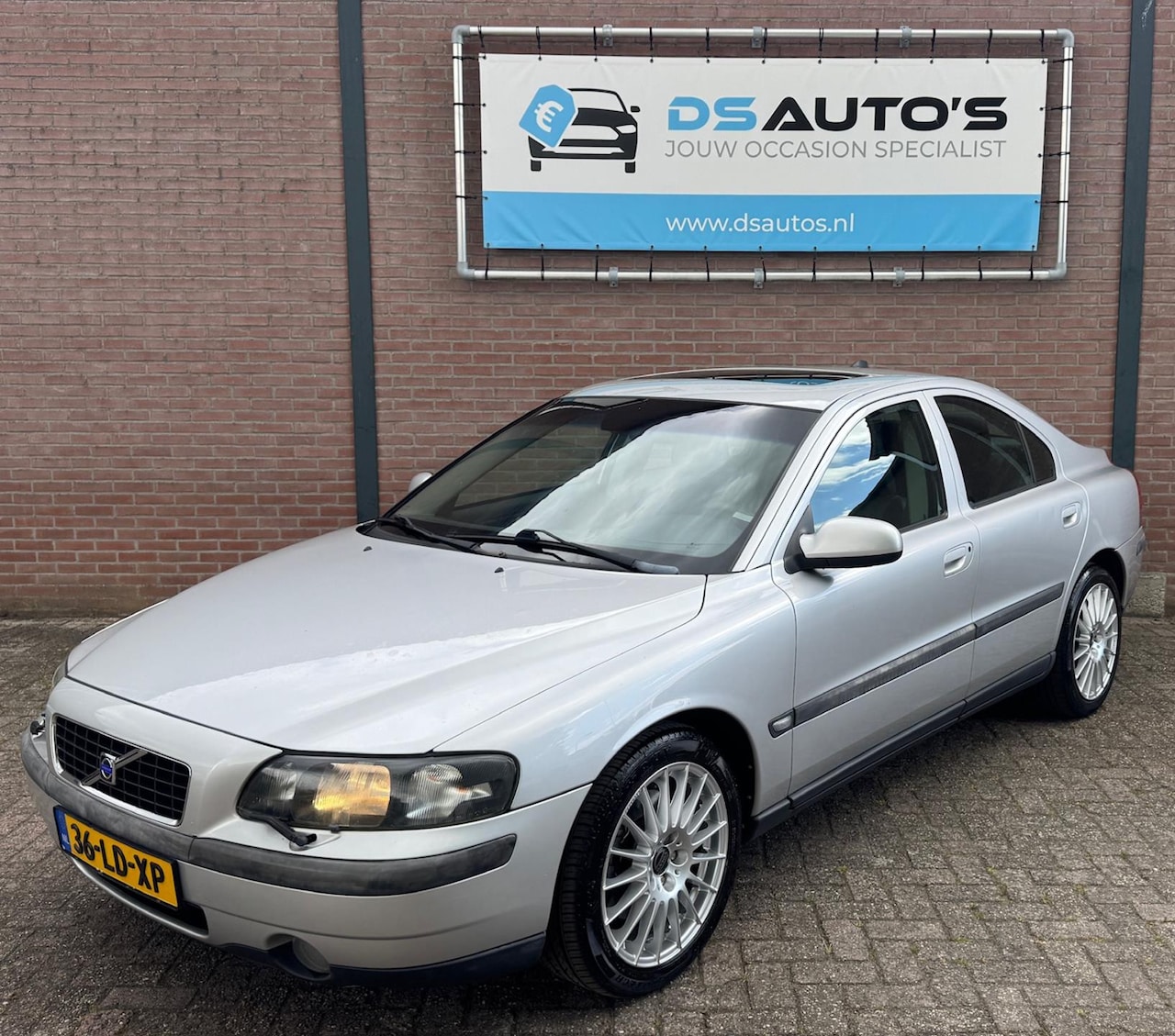 Volvo S60 - 2.4 T 2.4 T 235PK - AutoWereld.nl