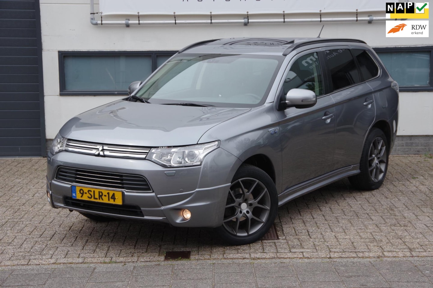 Mitsubishi Outlander - 2.0 PHEV instyle 2.0 PHEV Instyle - AutoWereld.nl