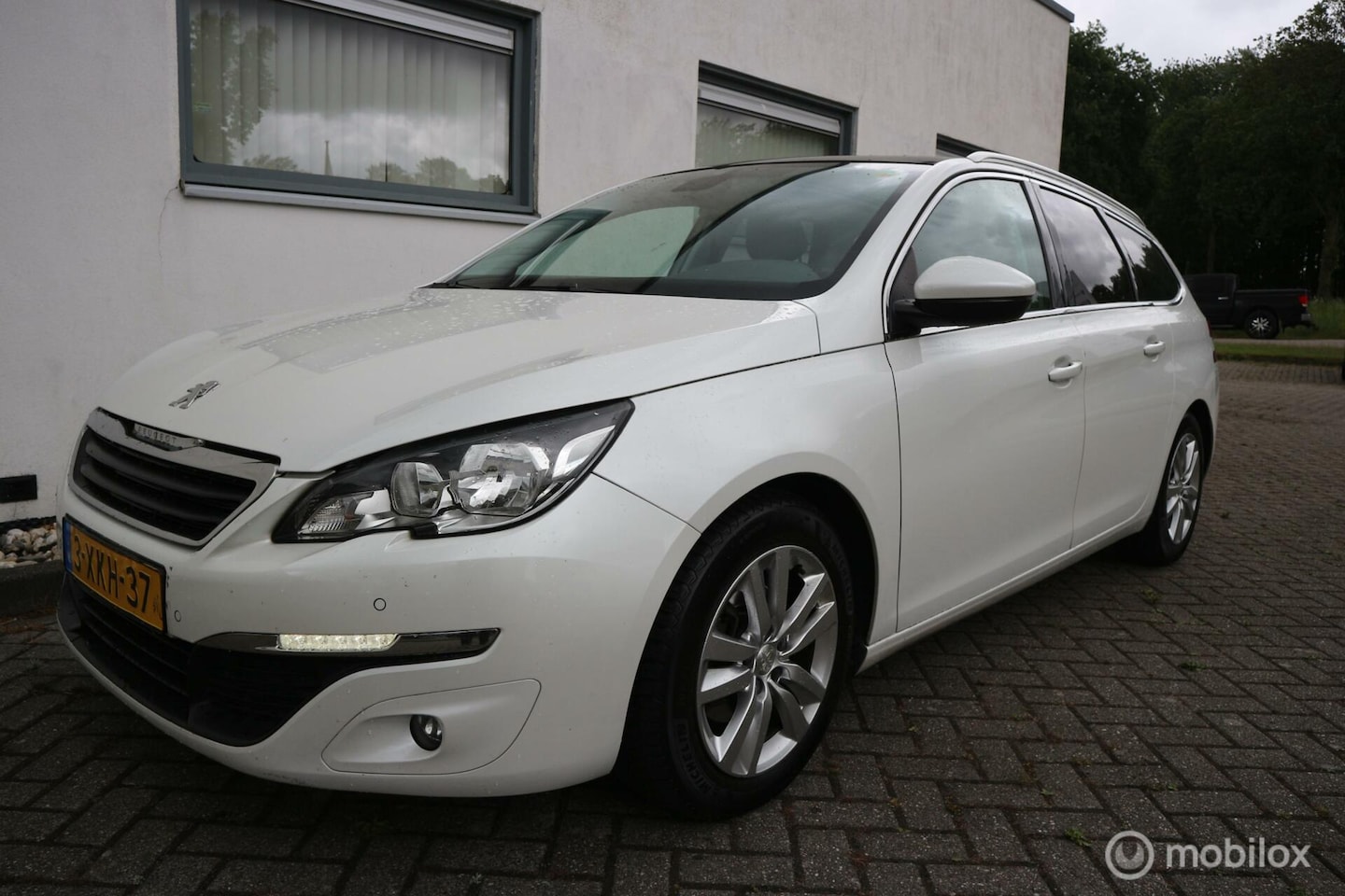 Peugeot 308 SW - 1.6 BlueHDI Blue Lease Executive PANORAMADAK - AutoWereld.nl