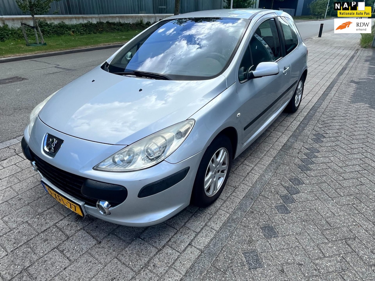 Peugeot 307 - 1.6-16V Premium 1.6-16V Premium, Nieuwe Apk, Nap, Goed rijdend, Inruil mogelijk. - AutoWereld.nl